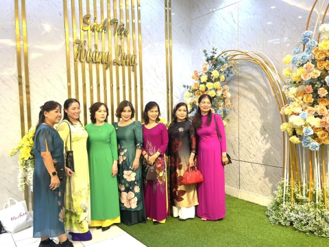  phục vụ chuyên nghiệp